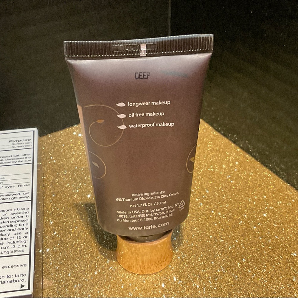 Tarte Amazonian Clay foundation in DEEP 14 - Picture 8 of 8